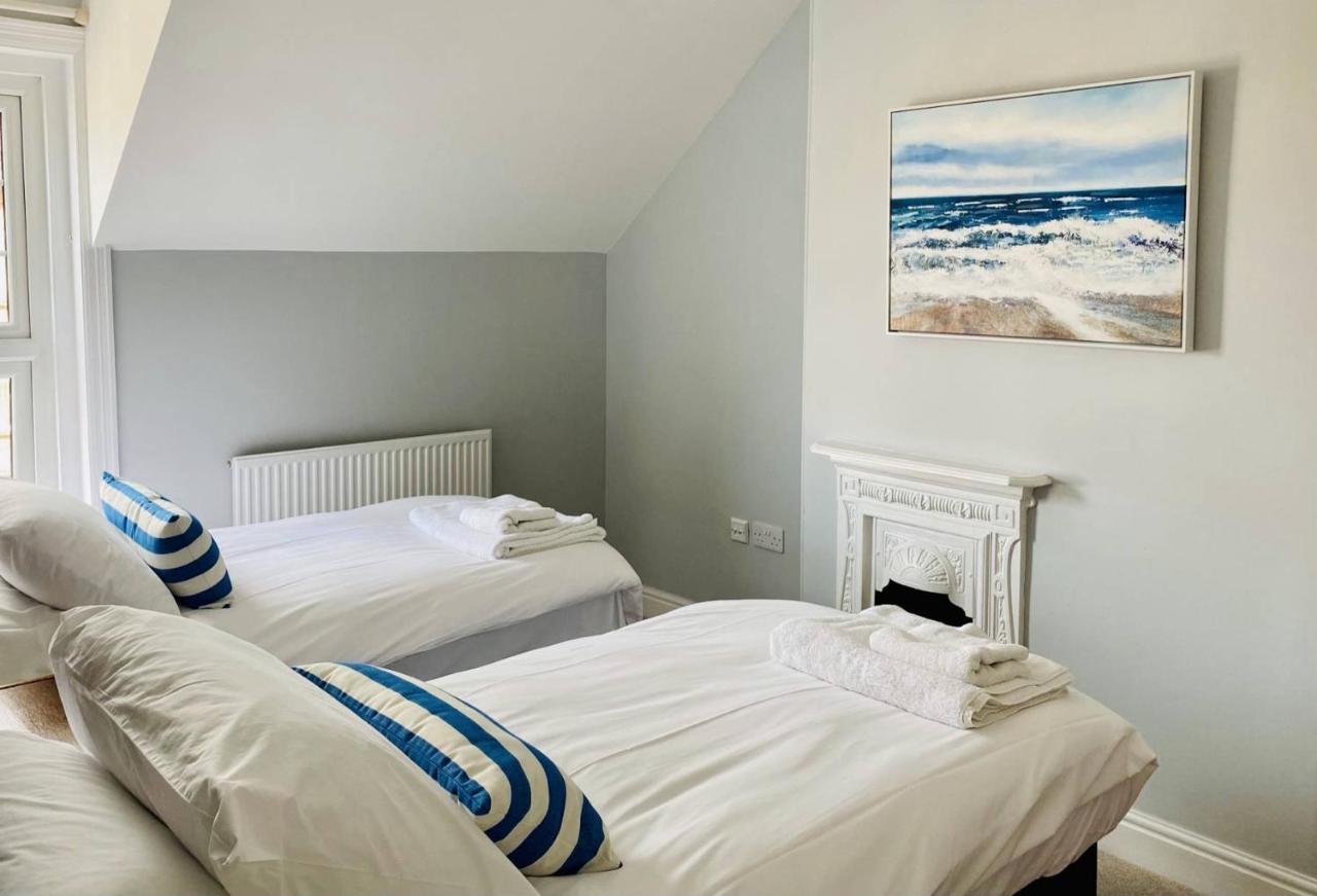 הוילה Coast House Cromer - Sleeps 15, Hot Tub, Sea Views מראה חיצוני תמונה